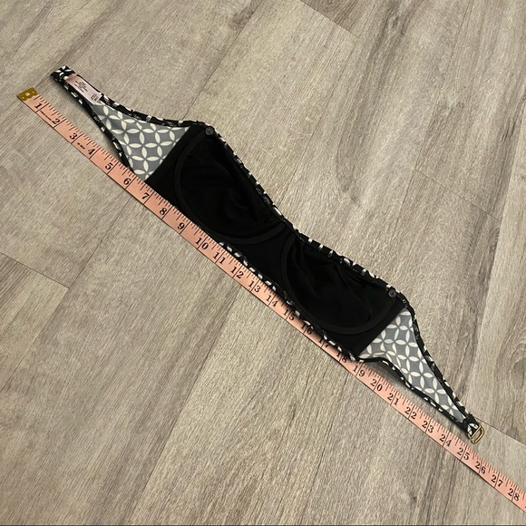Victoria’s Secret Black and white geometric print bikini top. 36C - Picture 3 of 5